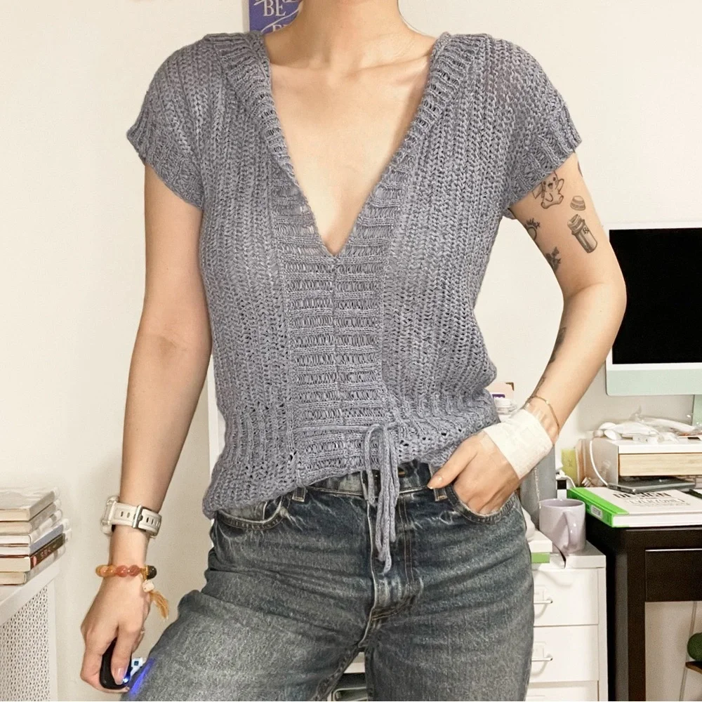 HP 🎉🎉 Y2k DKNY Crocheted Hooded Top - Picture 3 of 7